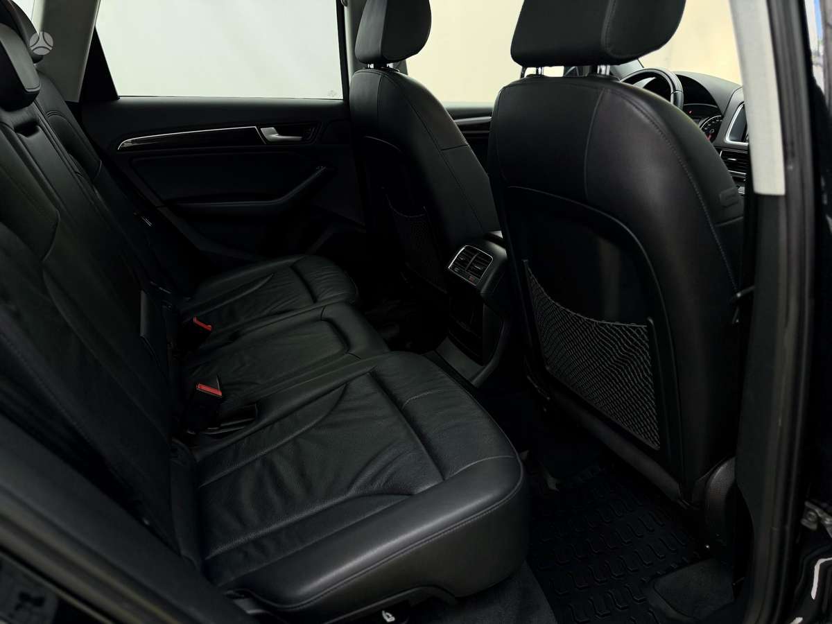 Audi Q5, 3.0 l., off-road / crossover