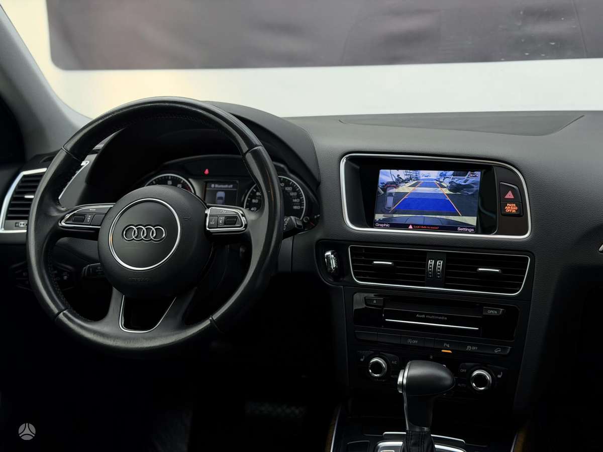 Audi Q5, 3.0 l., off-road / crossover