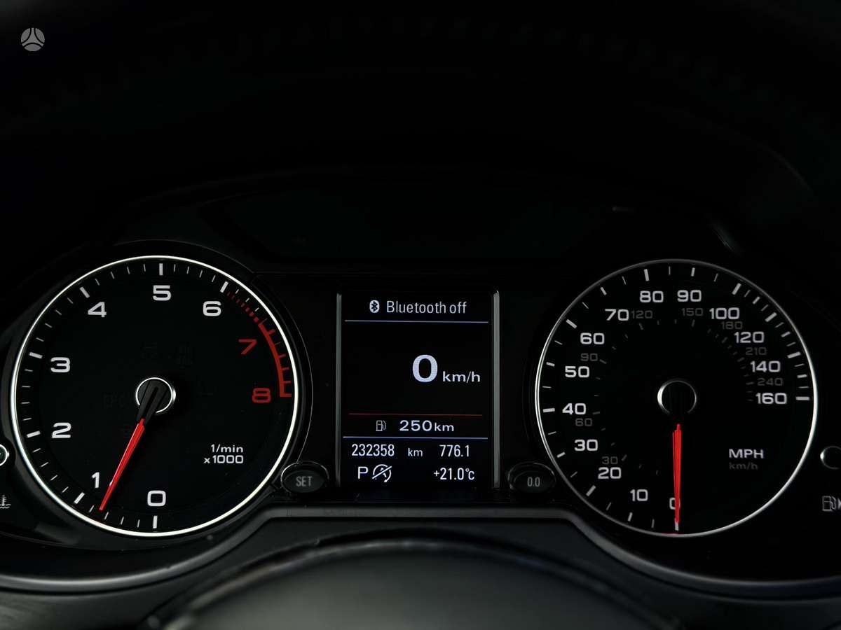 Audi Q5, 3.0 l., off-road / crossover