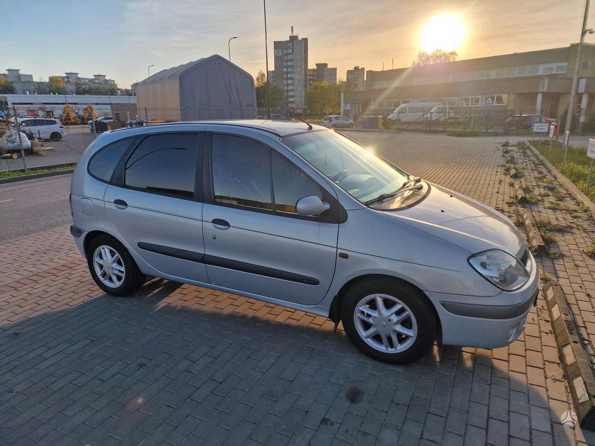 Renault Scenic - 1