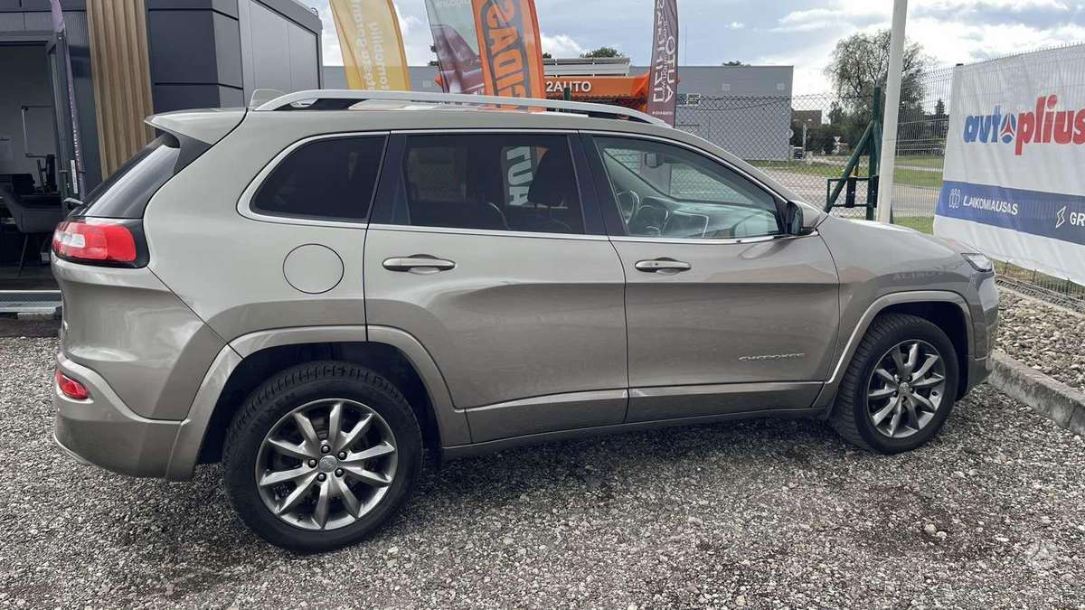 Jeep Cherokee, 2.2 l., off-road / crossover