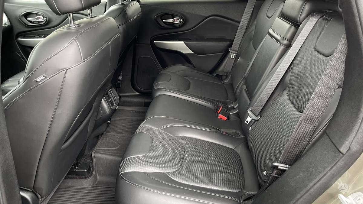 Jeep Cherokee, 2.2 l., off-road / crossover