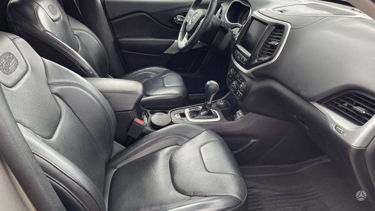 Jeep Cherokee, 2.2 l., off-road / crossover