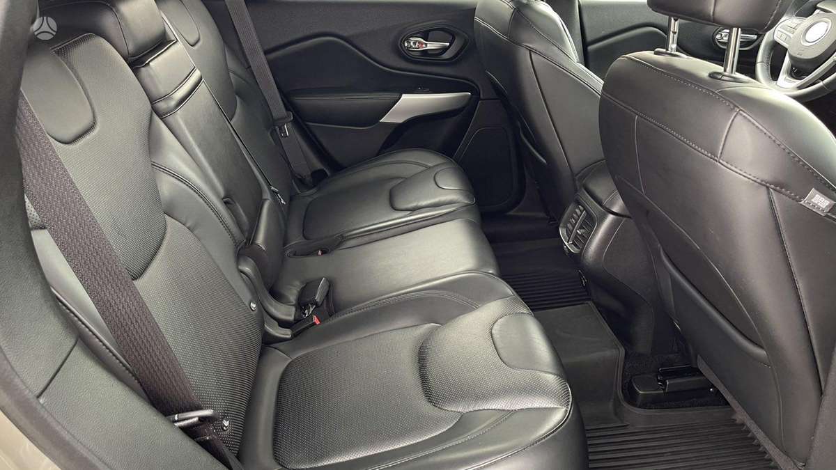 Jeep Cherokee, 2.2 l., off-road / crossover