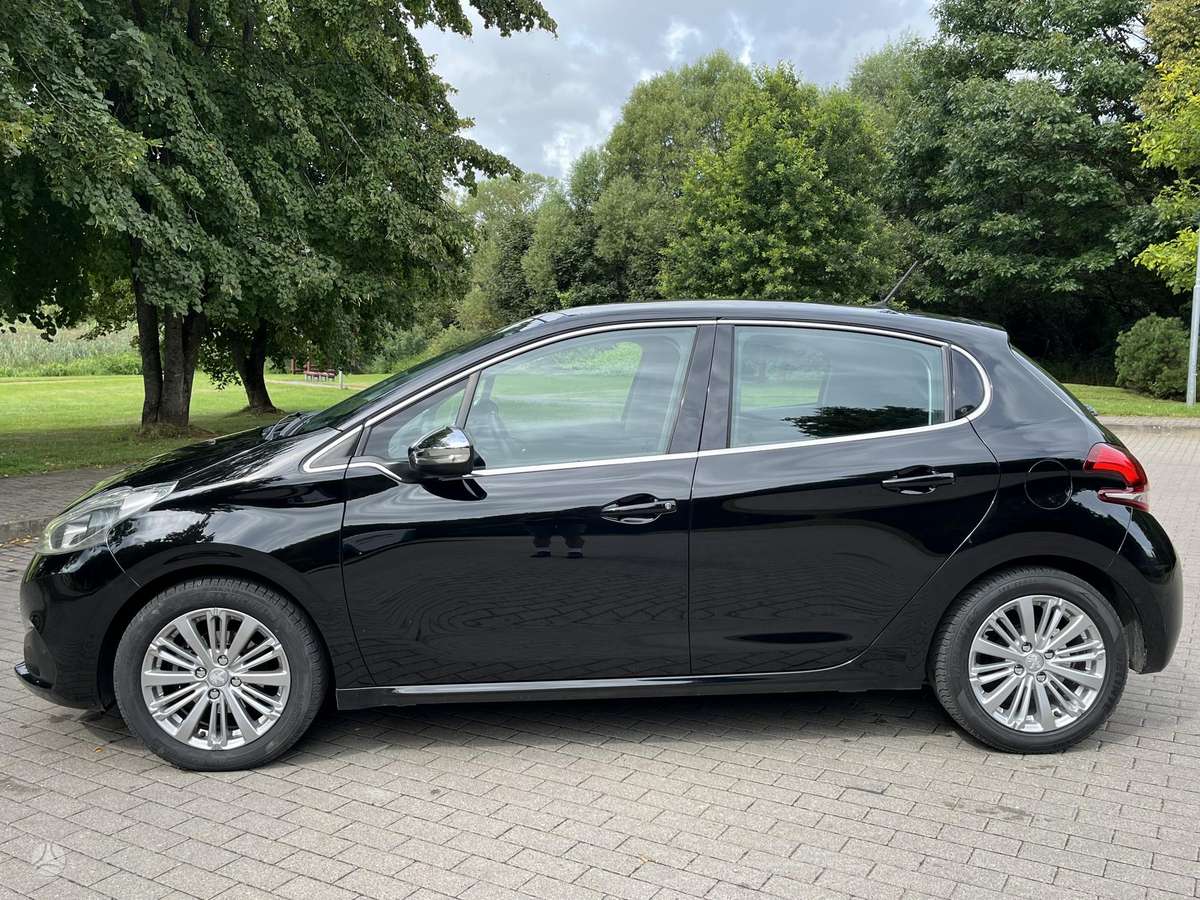 Peugeot 208, 1.2 l., Хэтчбек