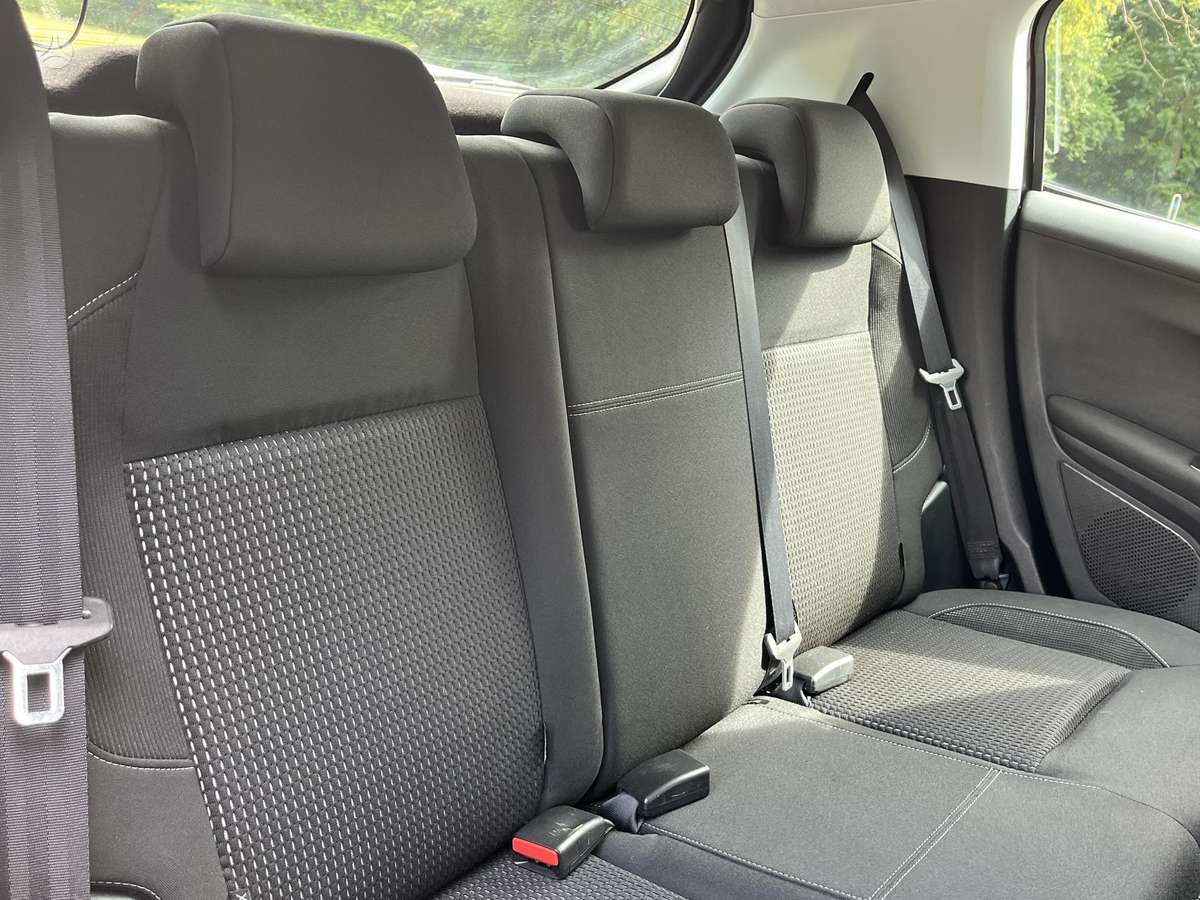 Peugeot 208, 1.2 l., hatchback