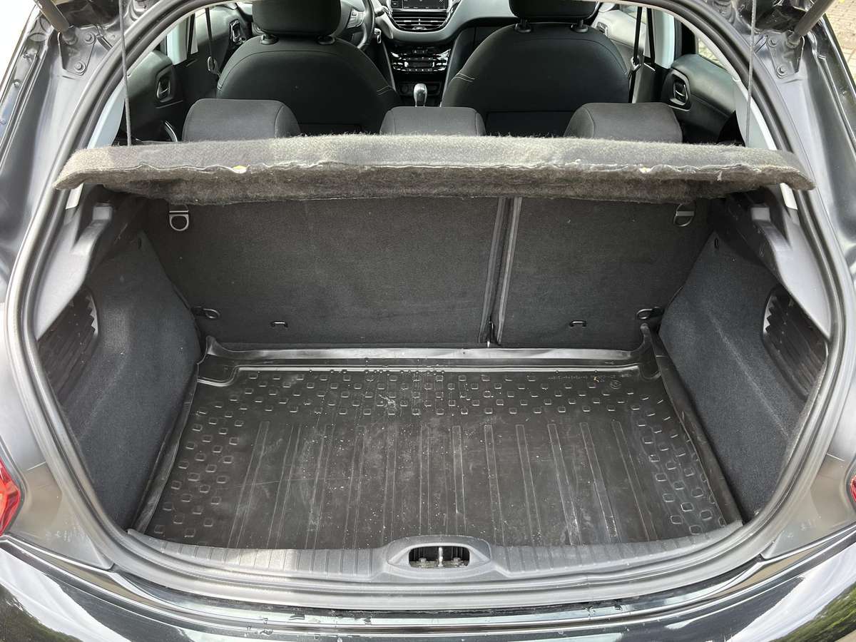 Peugeot 208, 1.2 l., Хэтчбек