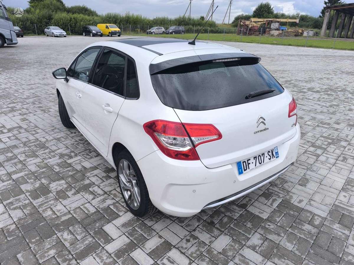 Citroen C4, 1.2 l., hatchback