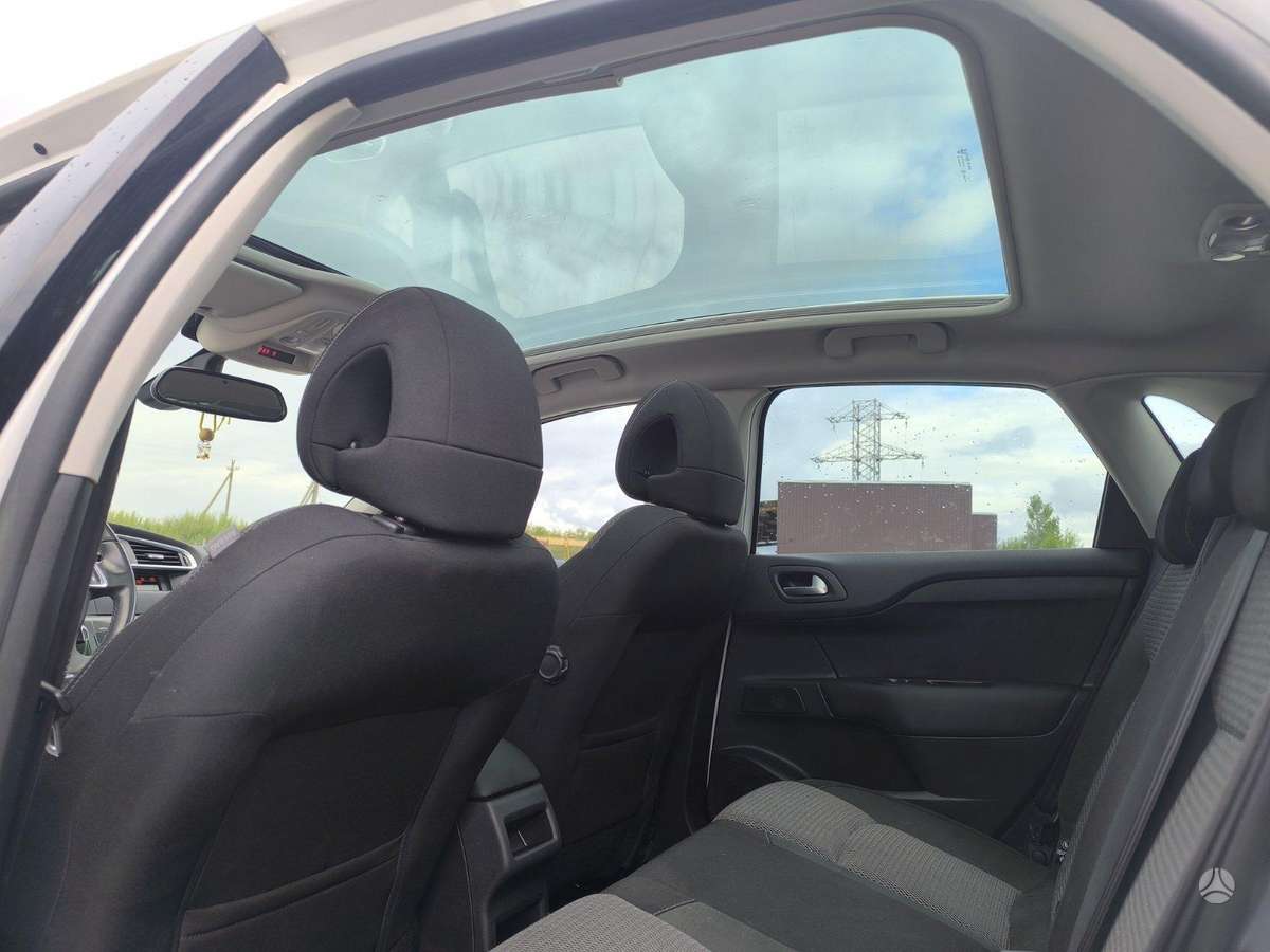 Citroen C4, 1.2 l., hatchback