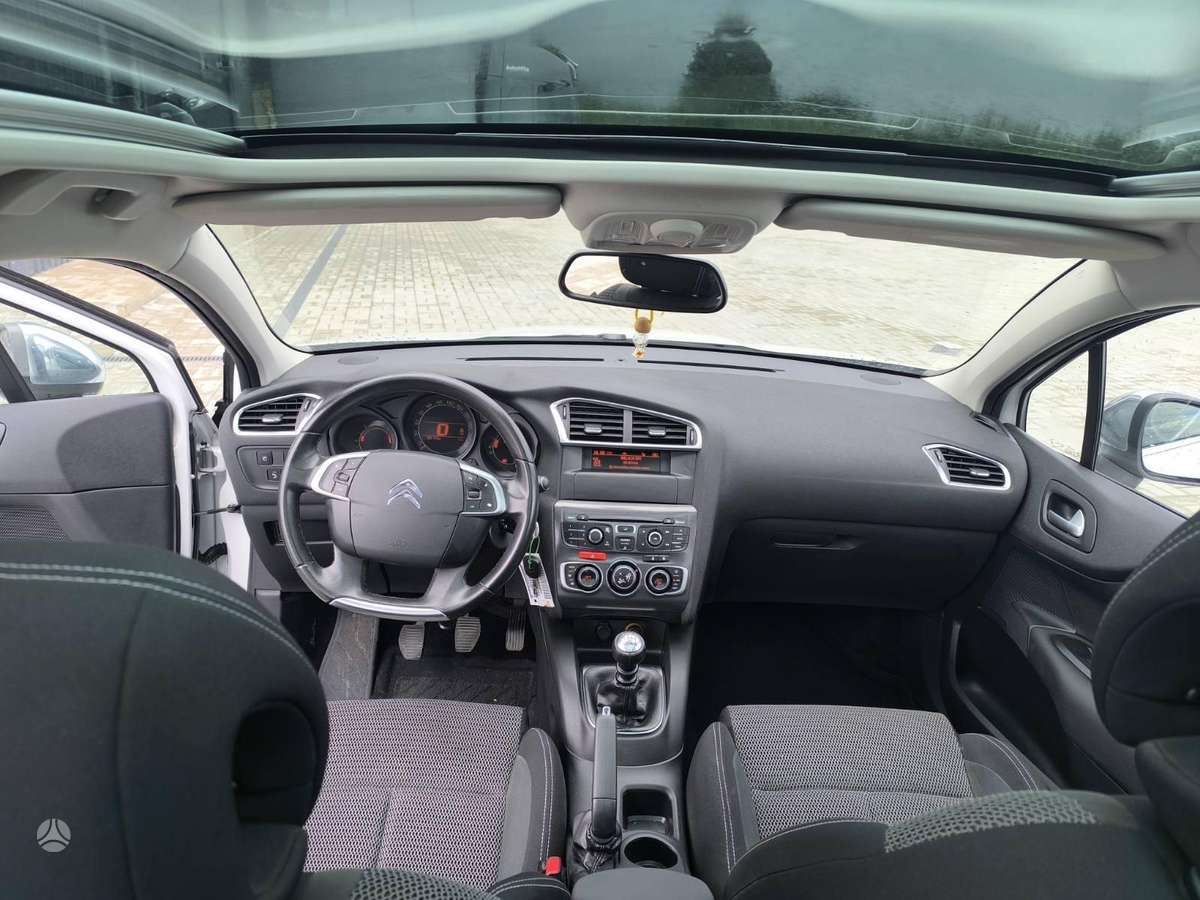 Citroen C4, 1.2 l., hatchback