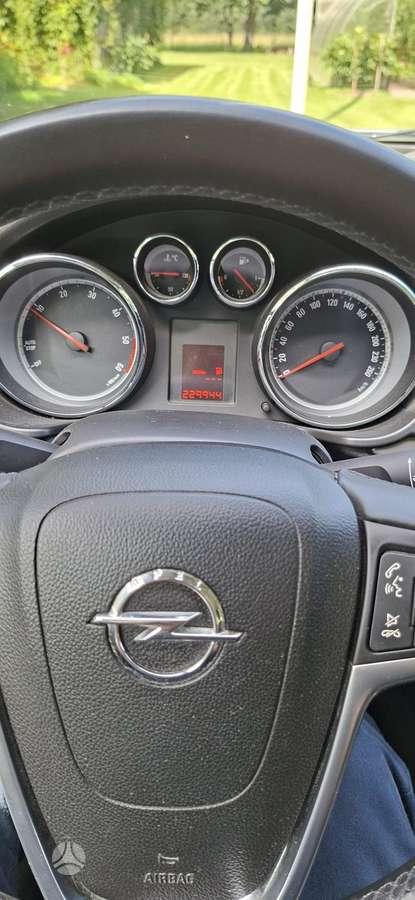 Opel Insignia, 2.0 l., Седан