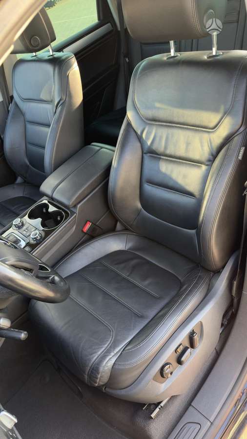 Volkswagen Touareg - 12