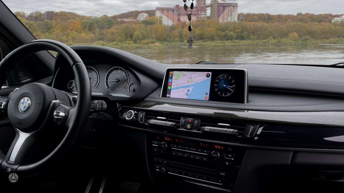 BMW X5, 4.4 l., off-road / crossover