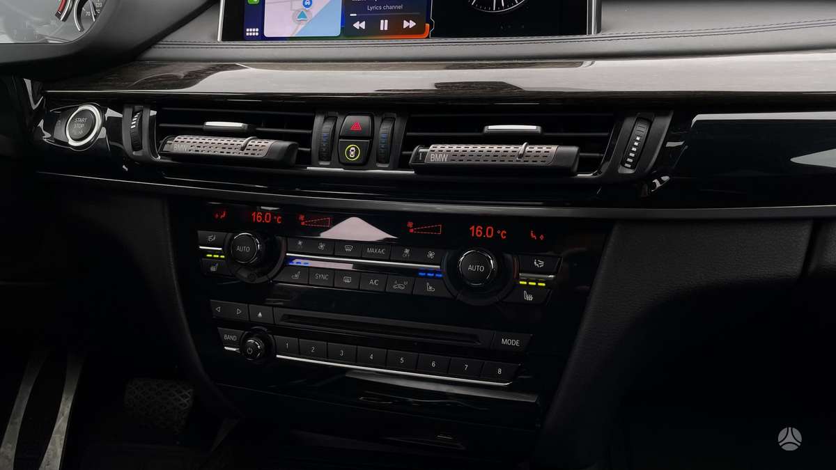 BMW X5, 4.4 l., off-road / crossover