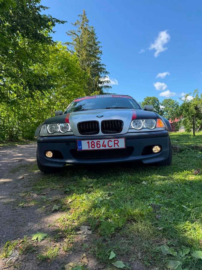 BMW 323, Седан
