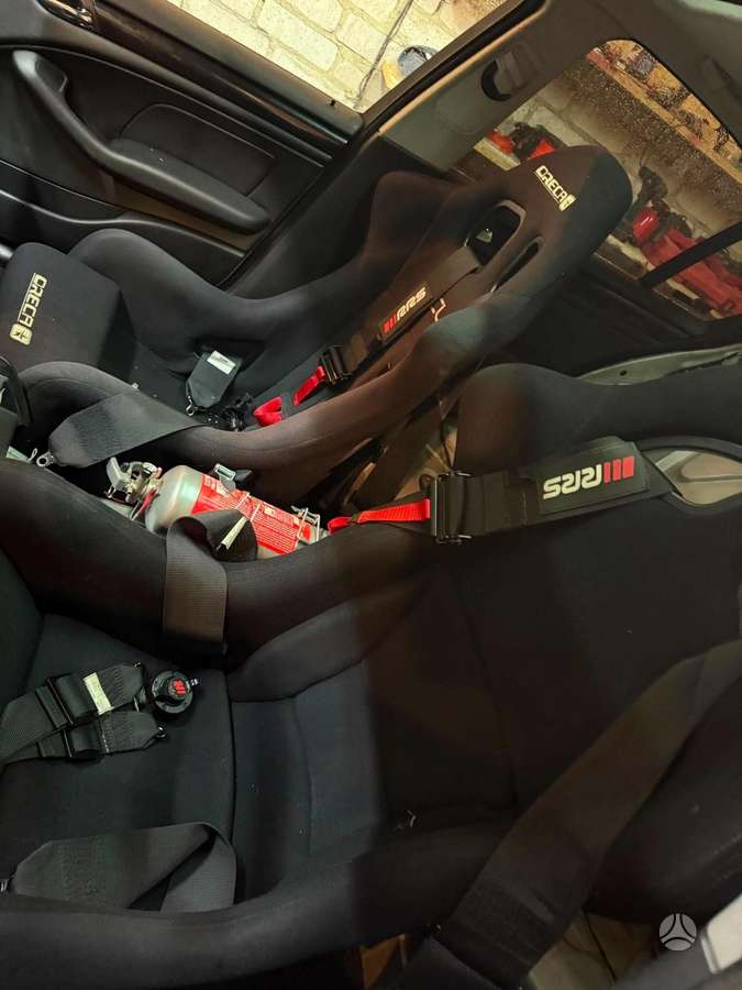 BMW 323, sedanas