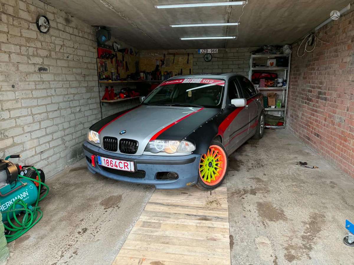 BMW 323, sedanas