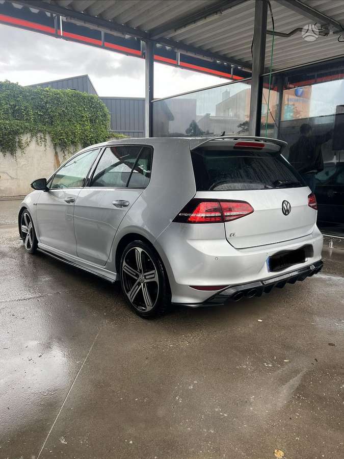 Volkswagen Golf - 2