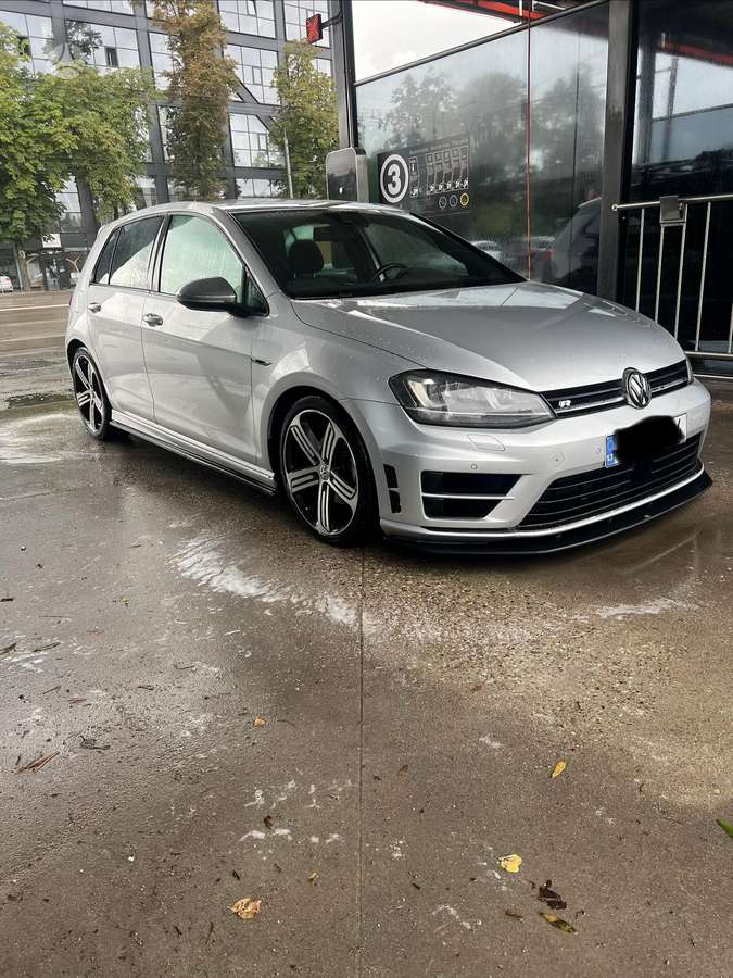 Volkswagen Golf - 5