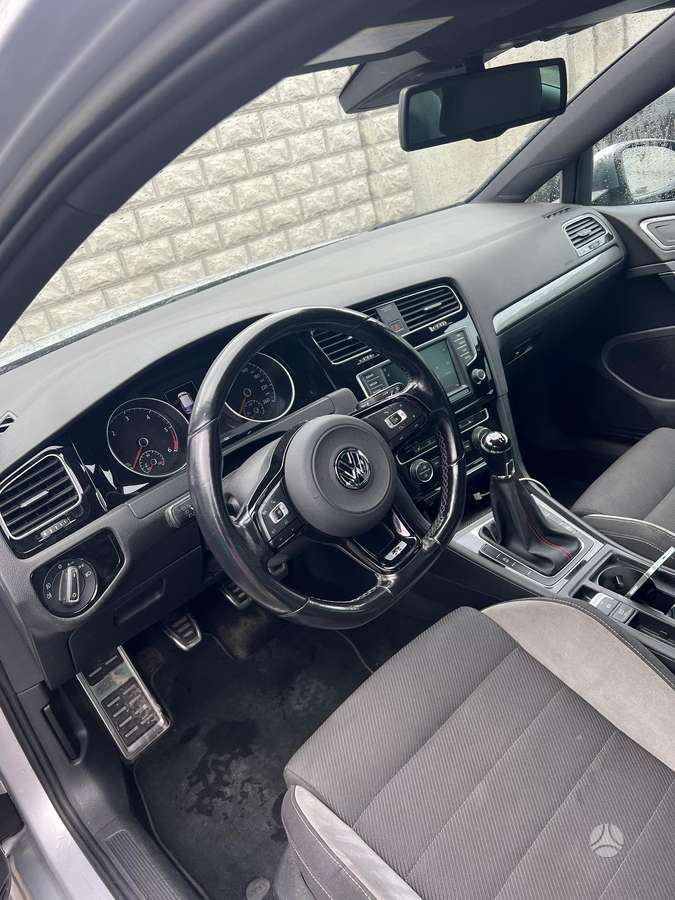 Volkswagen Golf - 8