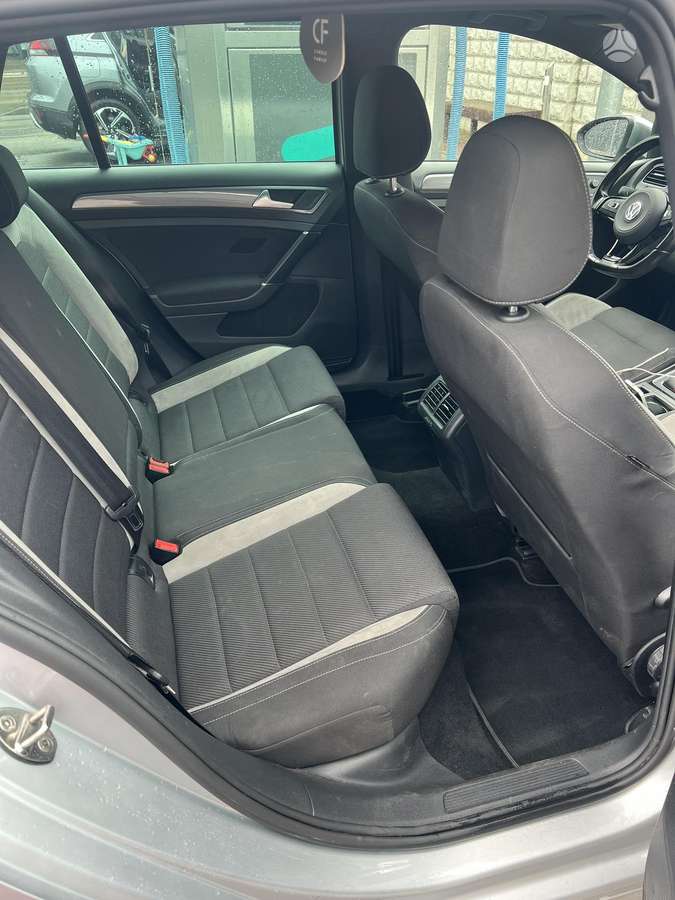 Volkswagen Golf - 10