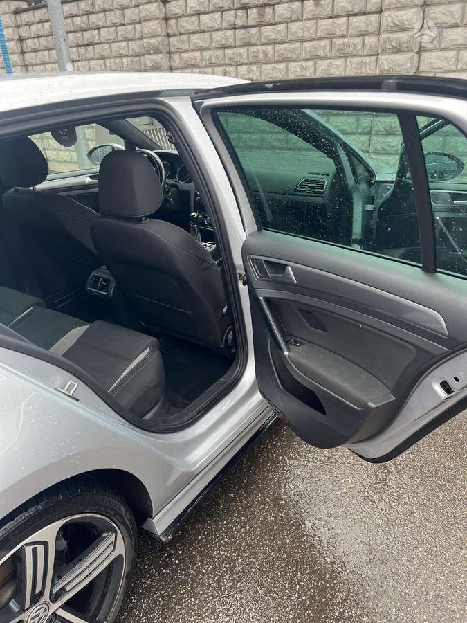 Volkswagen Golf - 11