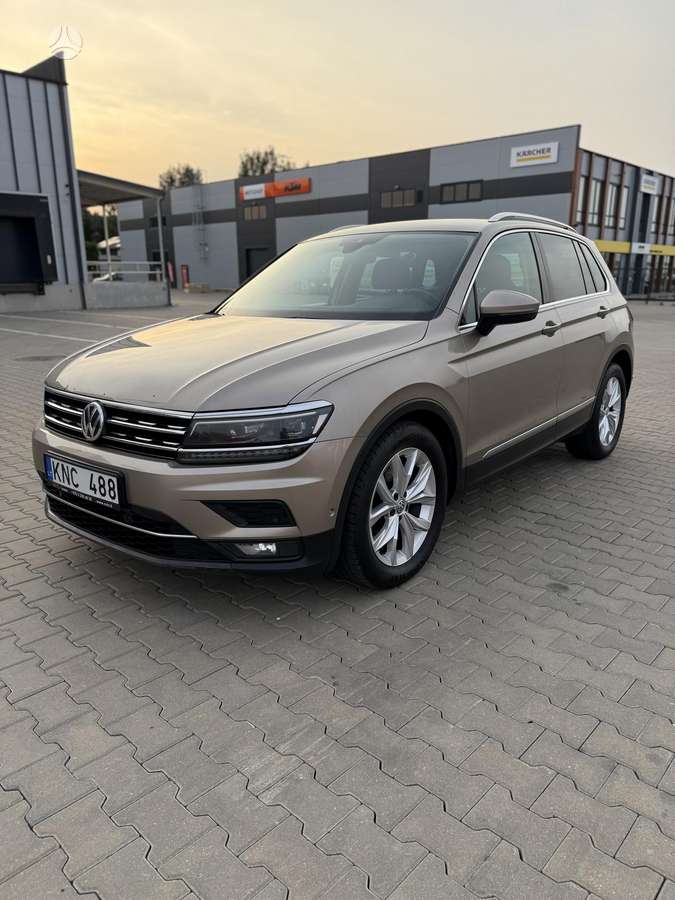 Volkswagen Tiguan - 1