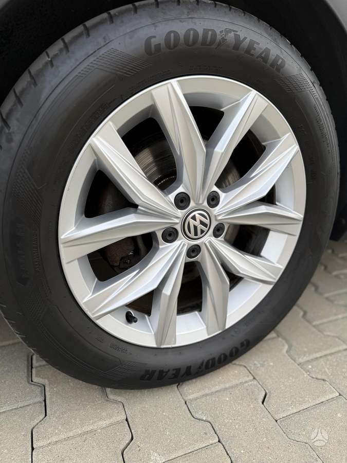 Volkswagen Tiguan - 9