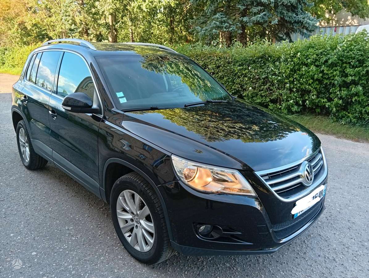 Volkswagen Tiguan - 1