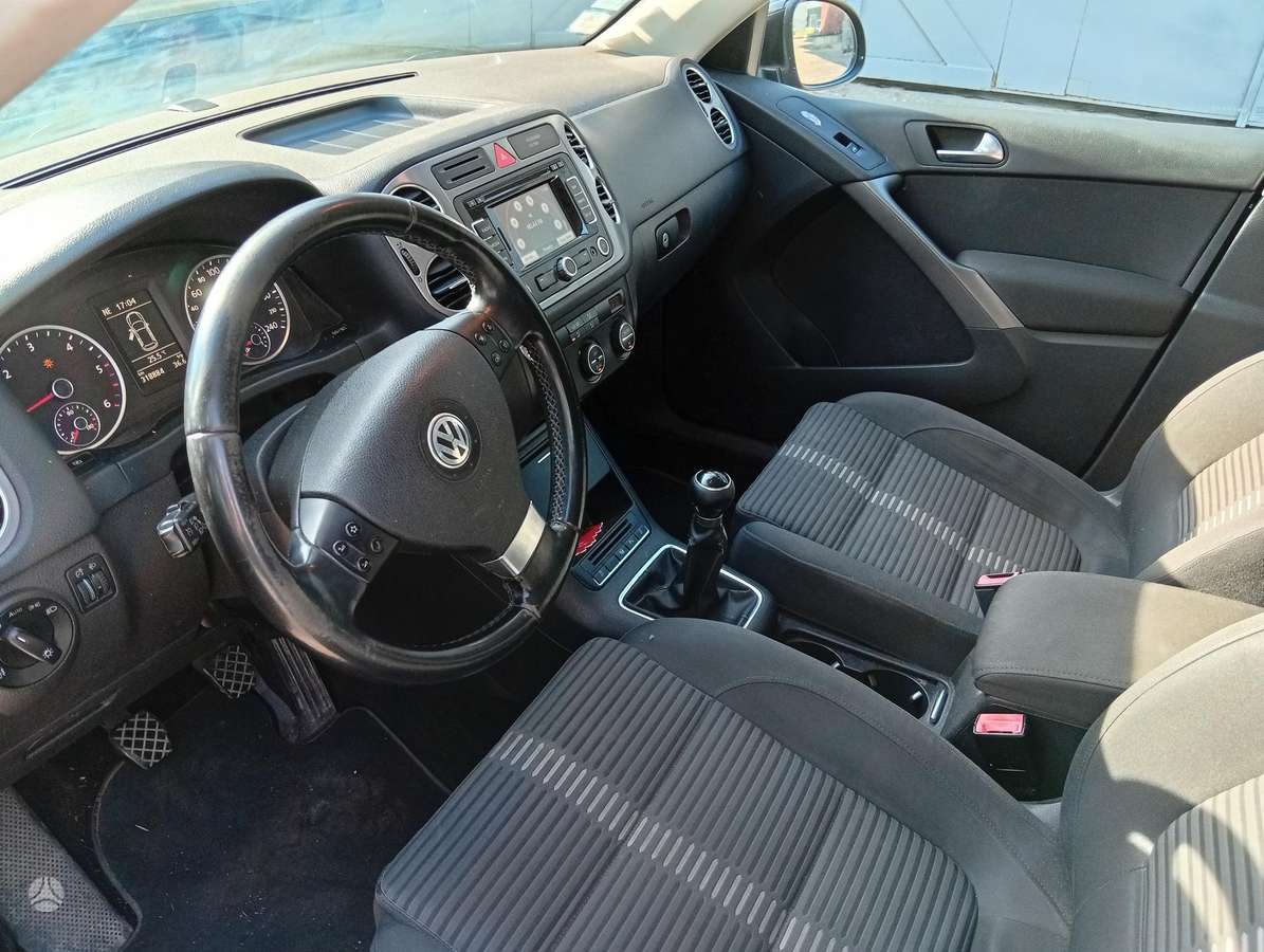 Volkswagen Tiguan - 9