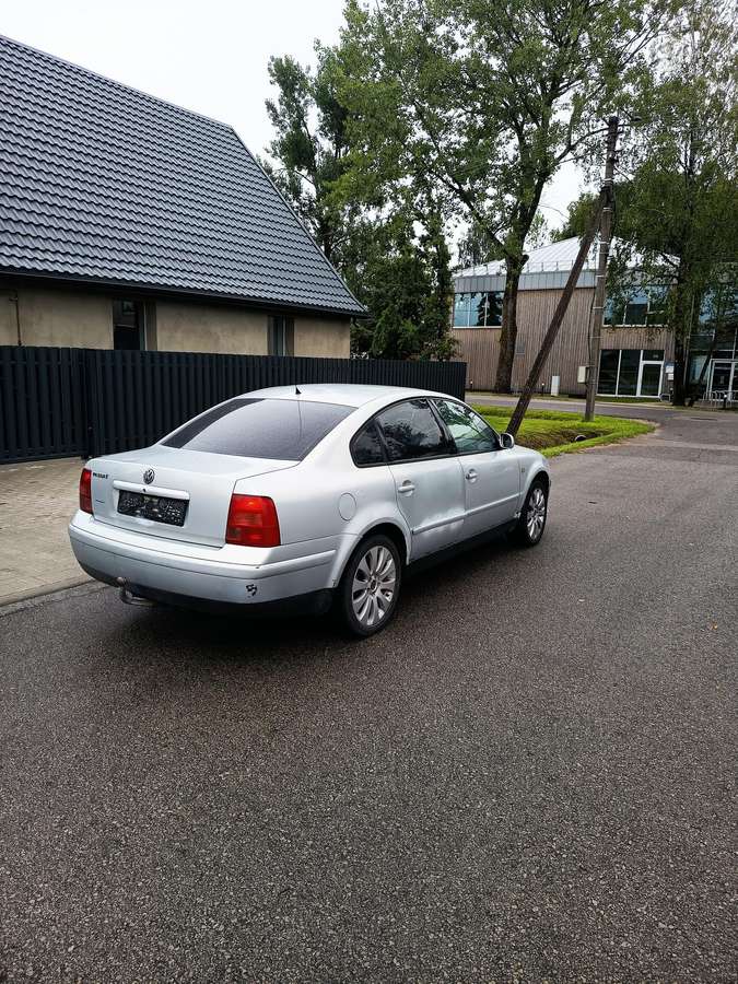 Volkswagen Passat - 4