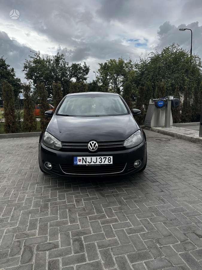 Volkswagen Golf - 1