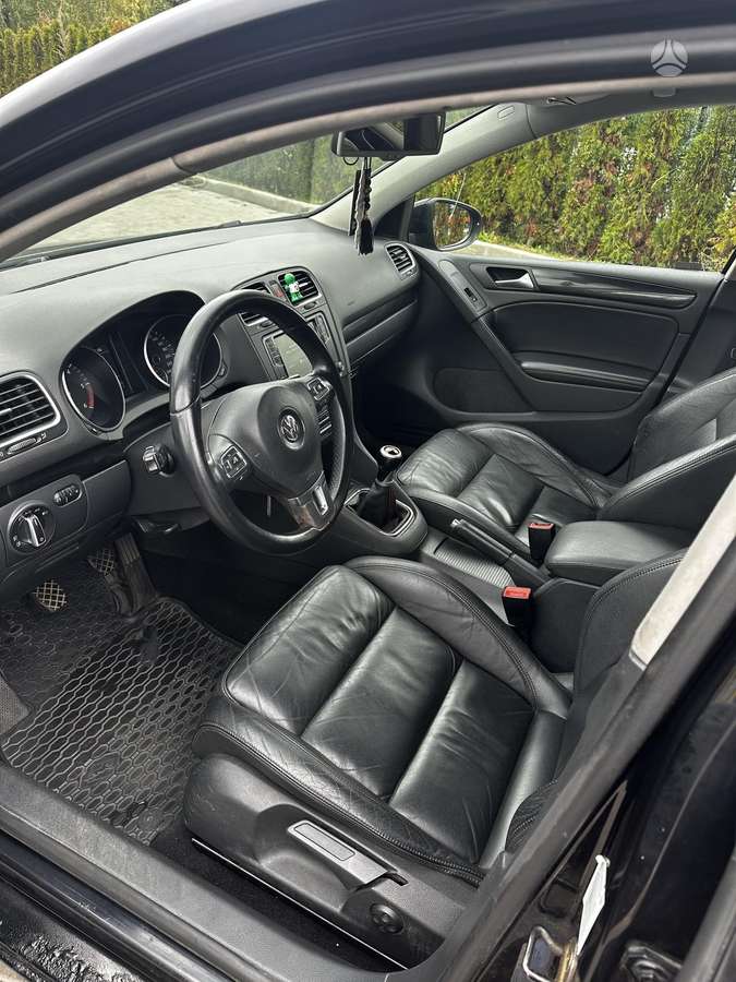 Volkswagen Golf - 6