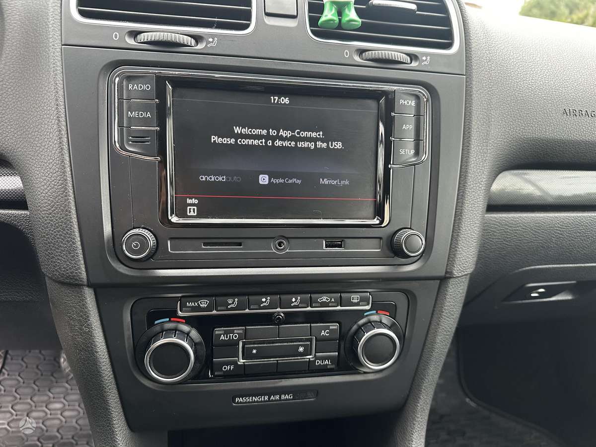 Volkswagen Golf - 8