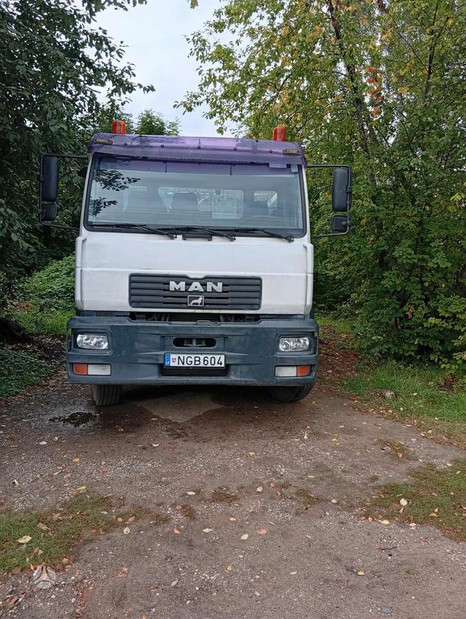 MAN Le220, dumpers with crane