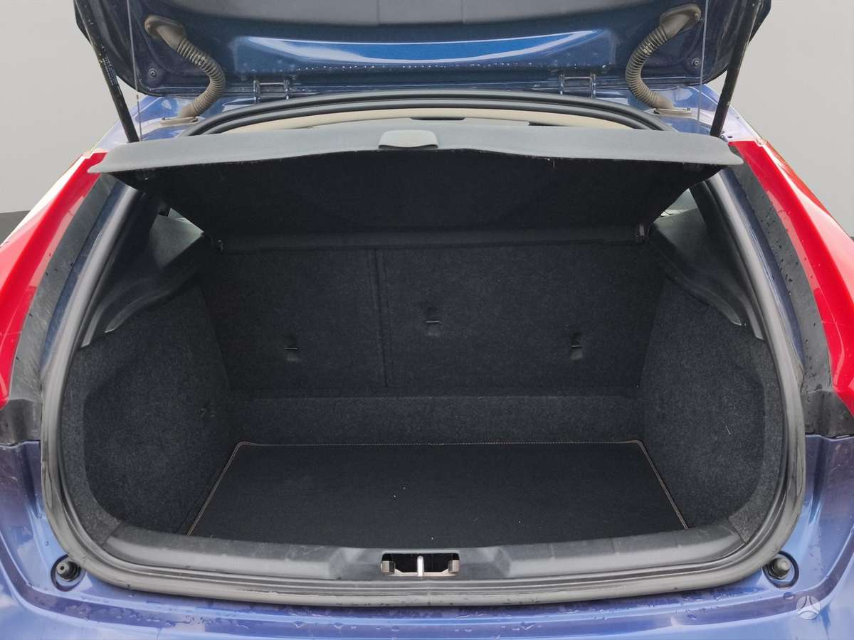Volvo V40, 2.0 l., hatchback