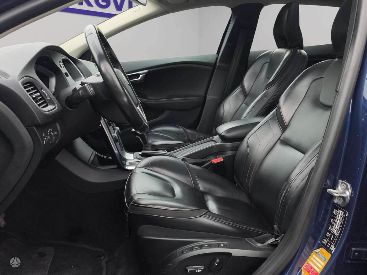 Volvo V40, 2.0 l., hatchback