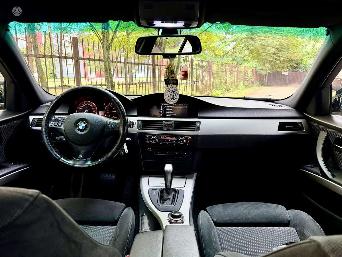 BMW 320, saloon / sedan