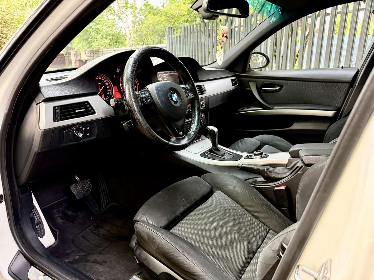 BMW 320, Седан