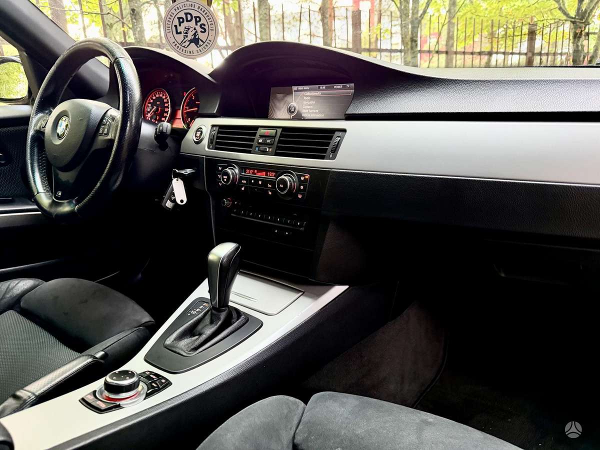 BMW 320, Седан