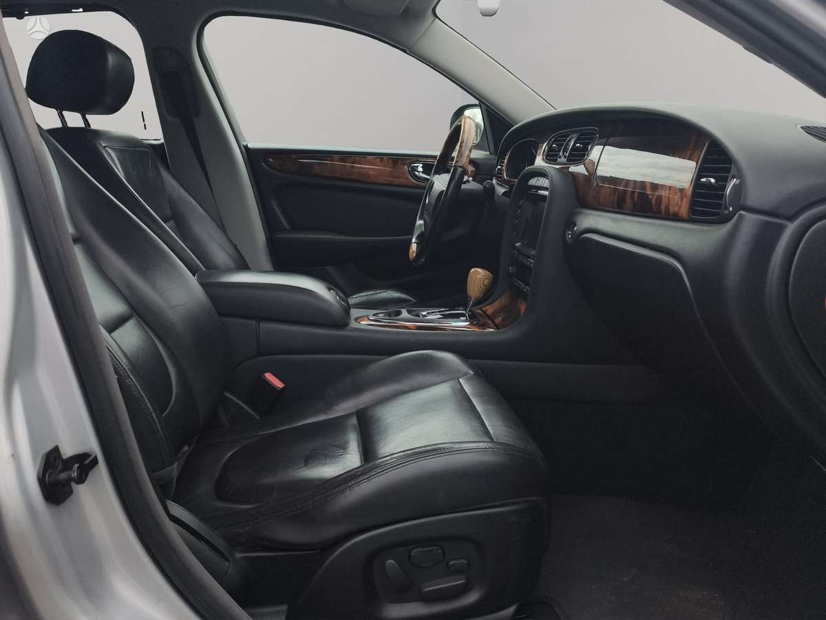 Jaguar XJ, 4.2 l., Седан
