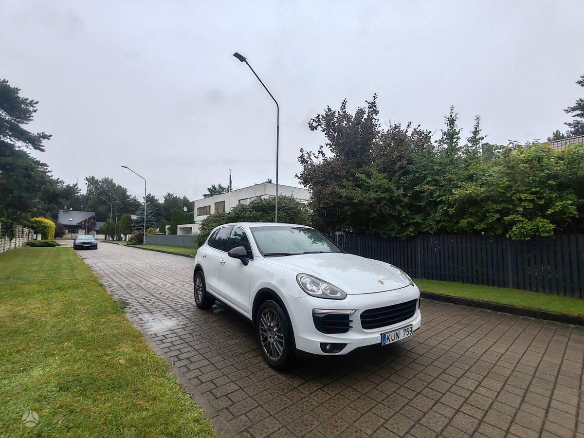 Porsche Cayenne - 1