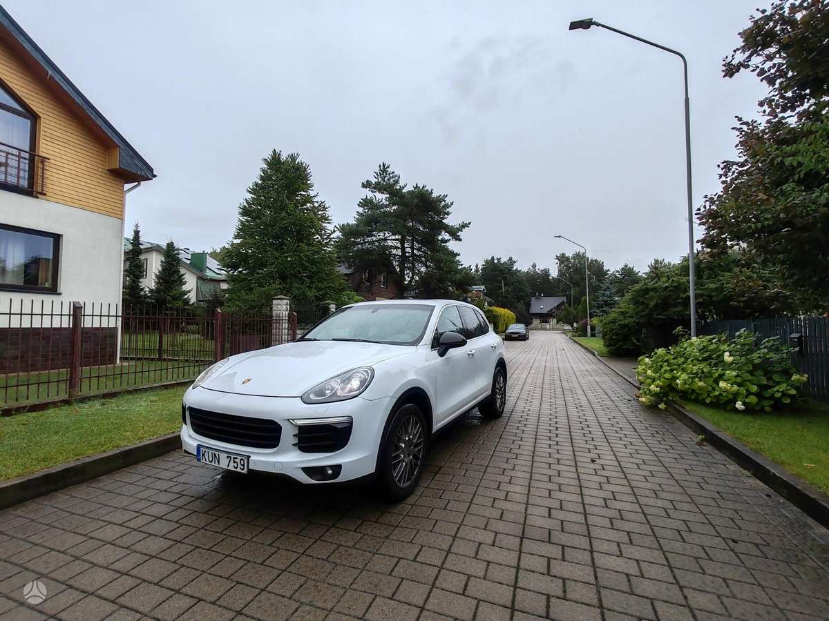 Porsche Cayenne - 2