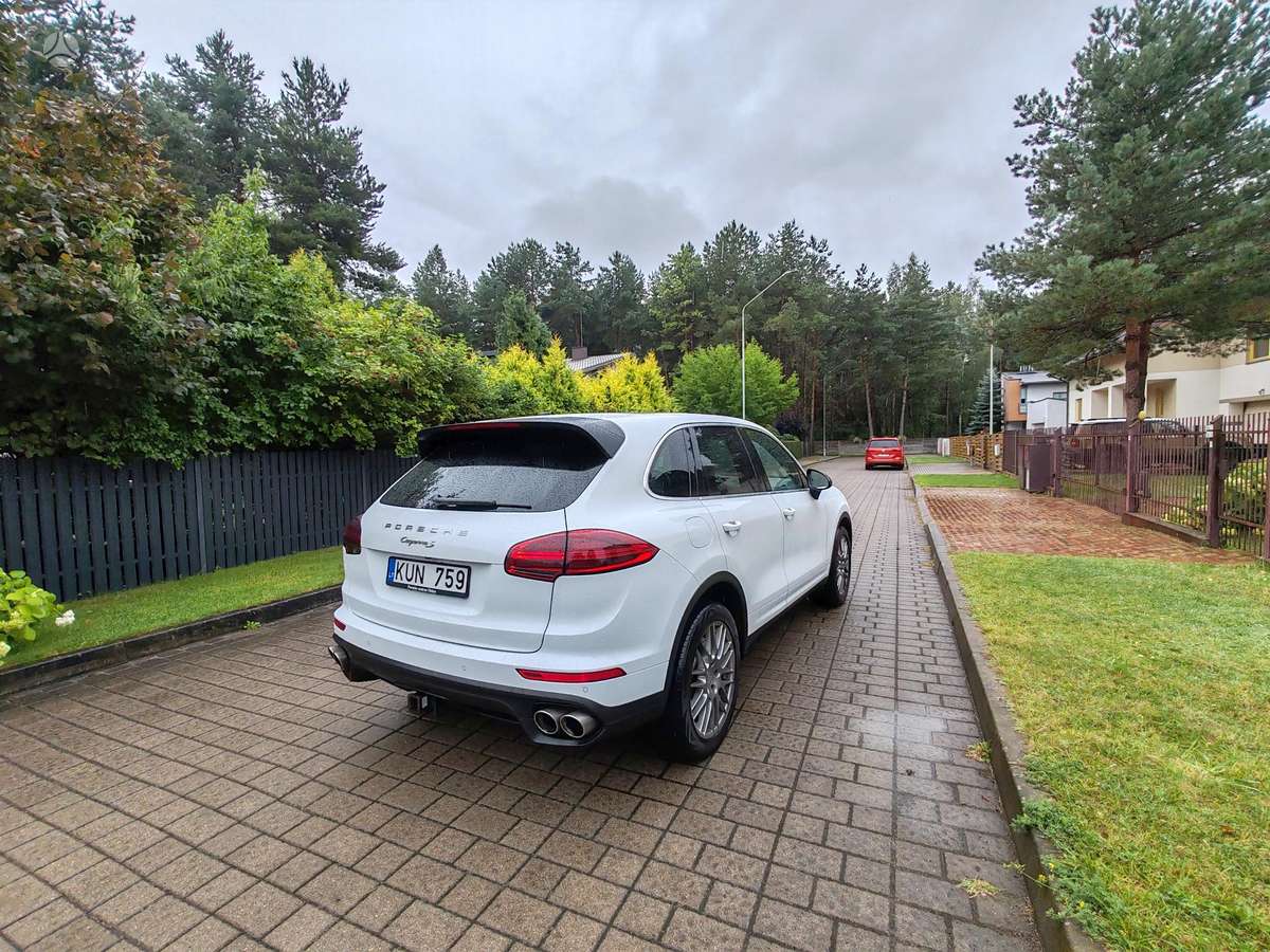Porsche Cayenne - 4