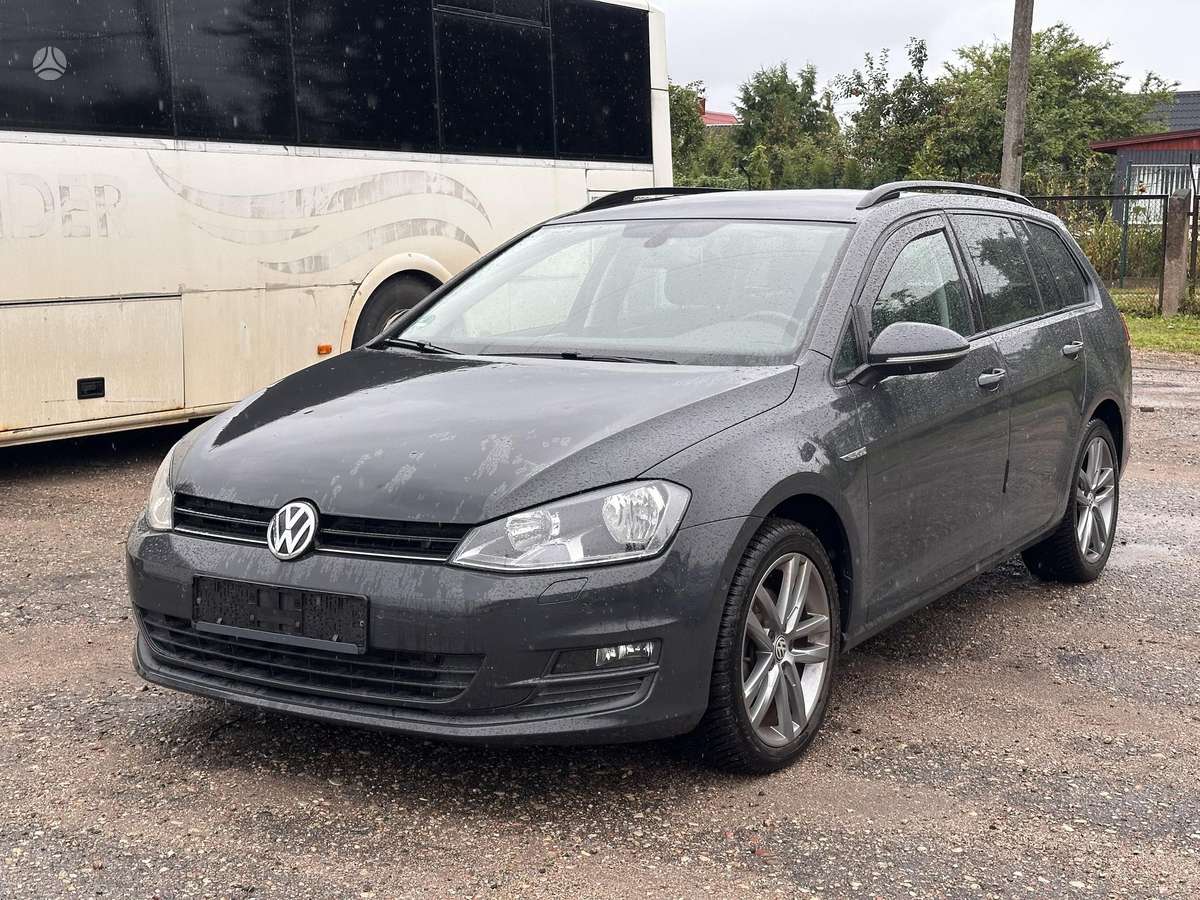 Volkswagen Golf - 1