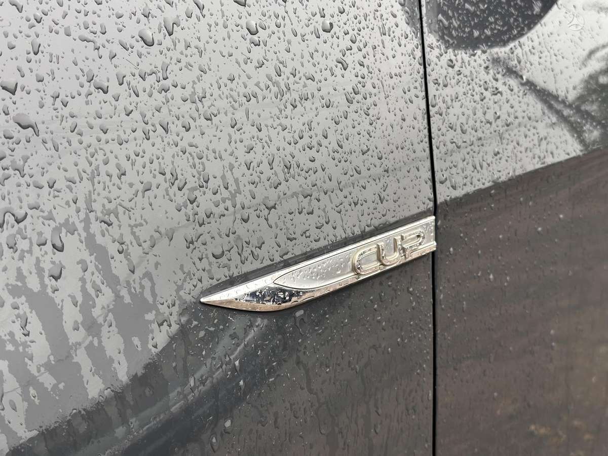 Volkswagen Golf - 2