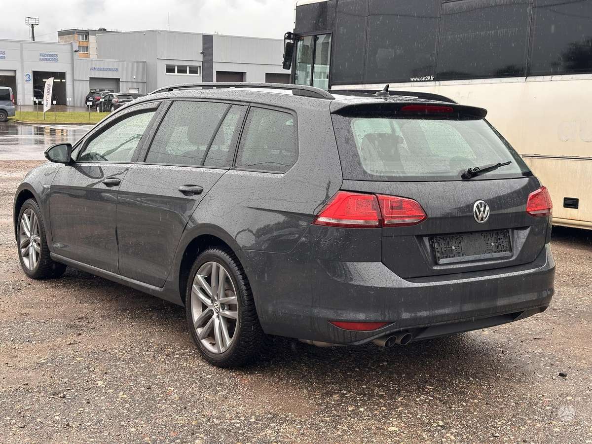 Volkswagen Golf - 5