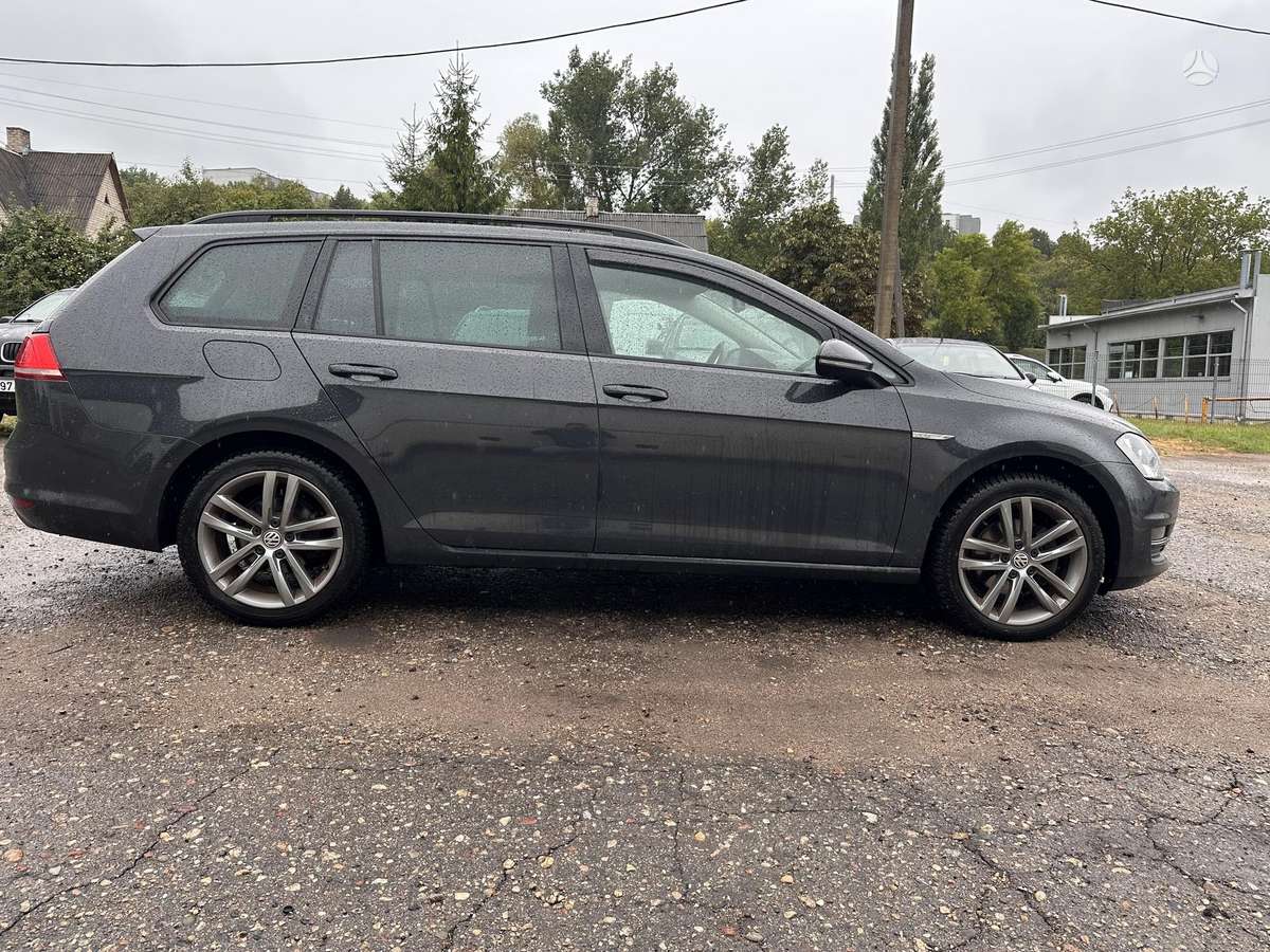 Volkswagen Golf - 8