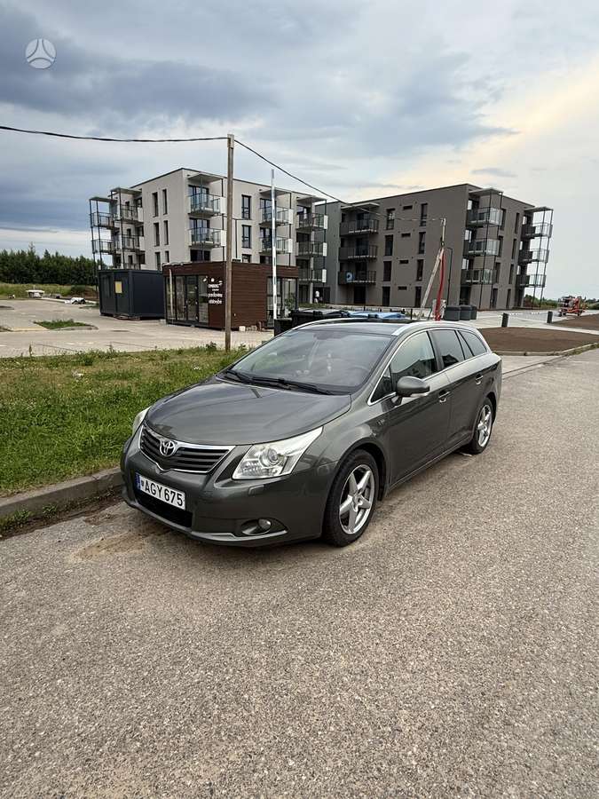 Toyota Avensis - 1