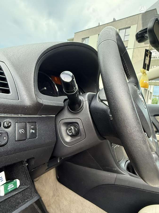 Toyota Avensis - 8